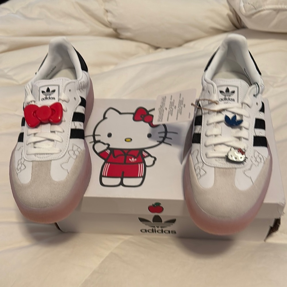 SOLD OUT LIMITED EDITION ADDIDAS x HELLO KITTY